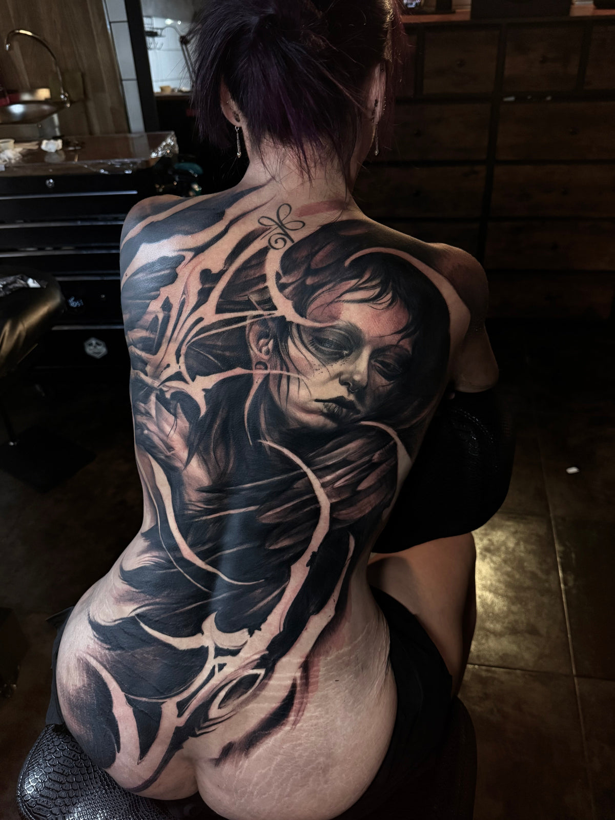 Aser: On Bodysuits, Painting and Blackwork