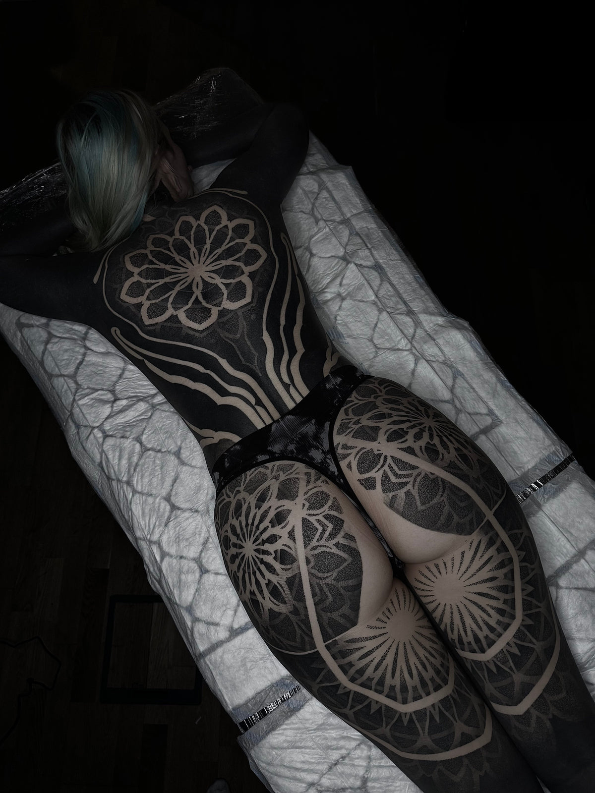 Geometric blackwork back and leg tattoo by Manuel Rogaschewski
